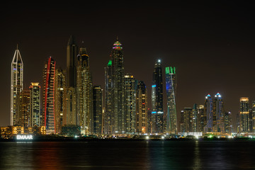 Fototapeta na wymiar dubai skyline at night