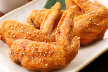 手羽先　Spicy fried chicken wings Tebasaki