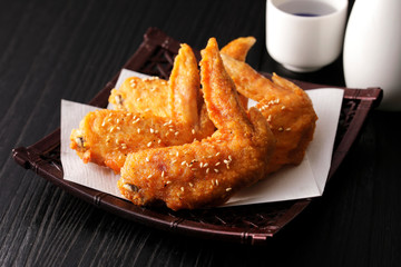 手羽先　Spicy fried chicken wings Tebasaki