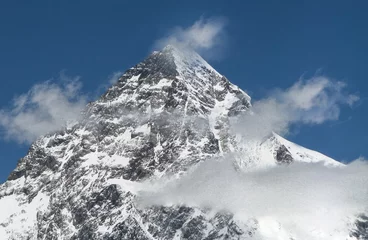 Fotobehang Gasherbrum Wolken boven de K2-piek