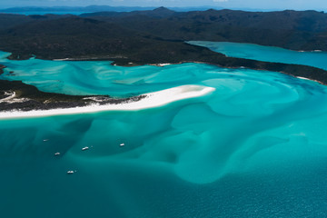 Luftaufnahme beim Helikopter-Rundflug über Whitsunday Island © jeho.photography