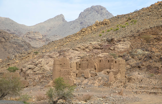 Burgruine vor Gebirge, Oman Al Hamra