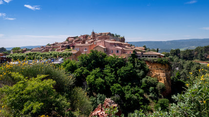 Fototapeta na wymiar General views of village of Roussillon located in french provence