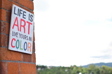 ライフイズアートの看板