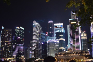 シンガポールの夜のビル群