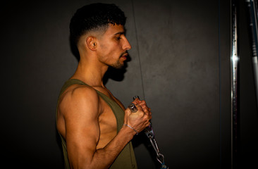  Fitnesstraining, Männer, Trainingsraum - Freizeiteinrichtung, Sport Training, Crosstraining