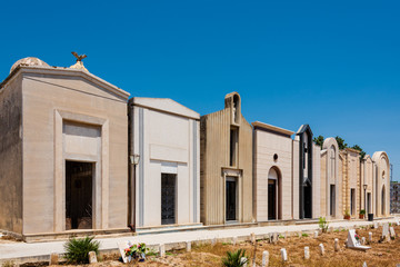 Beeindruckende Grabmäler auf dem Friedhof von Ispica Sizilien