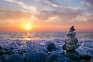 Rolgordijnen hareubang pebble reflection at sunset over the sea - zen and relaxation © Nicolas