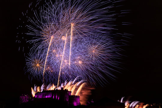 Edinburgh NYE Fireworks