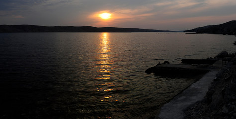Sonnenuntergang auf der kroatischen Insel Pag