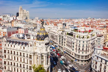 Tuinposter The Metropolis Office Building in Madrid, Spain © saiko3p