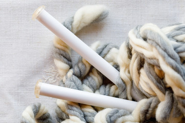 Толстая шерстяная пряжа для вязания. Любимое увлечение. 