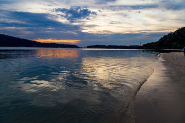 Plage et Coucher de soleil paysage naturel du golfe de Thailand