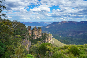Fototapeta na wymiar three sisters in katoomba, blue mountains, australia 8