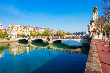 Obraz premium Maria Cristina bridge, San Sebastian