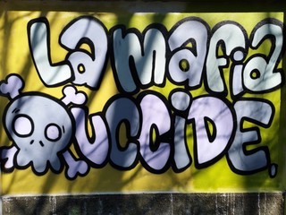 Graffiti con la scritta "La mafia Uccide", Graffiti with the writing "The Mafia kills" 