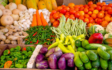 Fototapeta na wymiar fresh vegetables on a market counter