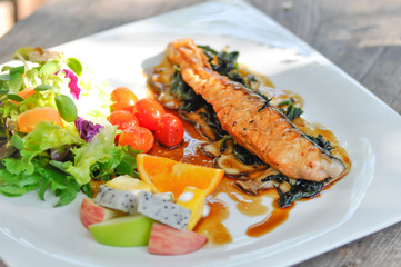 grilled salmon, salmon steak