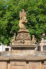 Fototapeta na wymiar Der Schellenbrunnen auf dem Hauptmarkt in Gotha, Thüringen, Deutschland