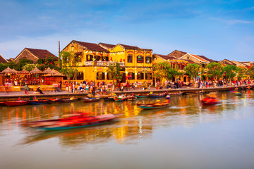 Fototapeta na wymiar Hoi An ancient town riverfront