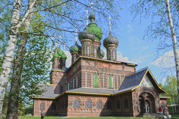 Fototapeta na wymiar Temple of the Beheading of John the Baptist in the city of Yaroslavl, Russia, built in the 17th century