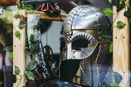 Morceau d'armure de chevalier, heaume