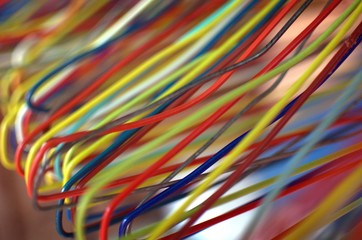 Fondo de alambres de colores, lineas de color, tramado de lineas coloreadas . 