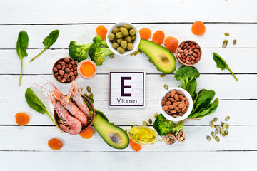 Food containing natural vitamin E: Spinach, parsley, shrimp, pumpkin seeds, eggs, avocados,...