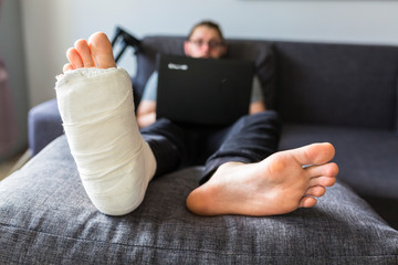 man with a broken leg is surfing the internet