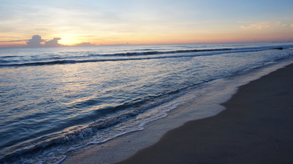 Fototapeta na wymiar Sunrise at a beautiful beach in nilaveli, sri lanka
