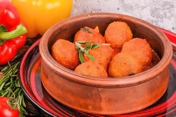 chicken bolls in sauce 