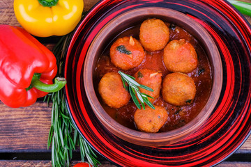 chicken bolls in sauce 