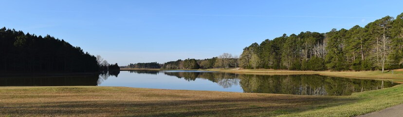 Fototapeta na wymiar Lake on a spring morning in Trace State Park, Mississippi
