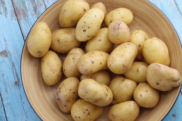 Pommes de terre dans un bol