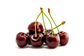 leckere Kirschen vor weißem Hintergrund