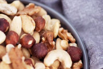 nuts in a bowl makro 