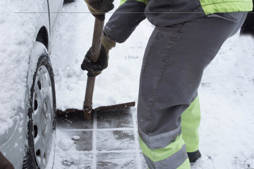 autos von schnee befreien