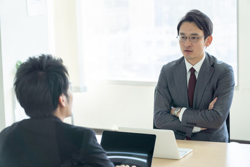 オフィス　打ち合わせ