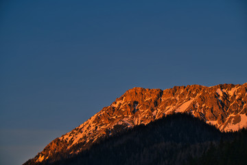 Berggipfel im Abendrot