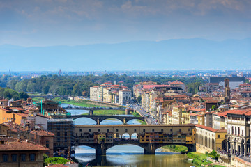 Fototapeta na wymiar Ponte Vecchio Bridge and the Arno River in Florence , Italy