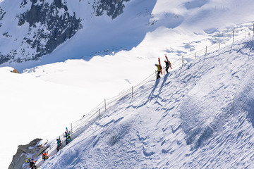 Naklejka na ściany i meble Esquiadores en Descenso 