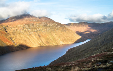 Obraz premium Mountain and lake scenery in the Mourne Mountains in Northern Ireland, UK.