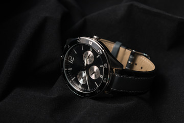 Watches - Luxury fashion watch with black dial