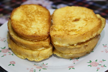 fried sweet croutons from white bread 