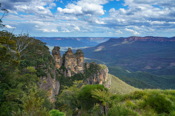 Fototapeta na wymiar three sisters in katoomba, blue mountains, australia 7