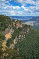 Fototapeta na wymiar three sisters in katoomba, blue mountains, australia 2