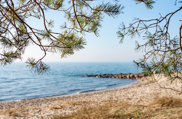 traumhafter, leerer Ostssestrand auf der Insel Rügen bei Thiessow, 