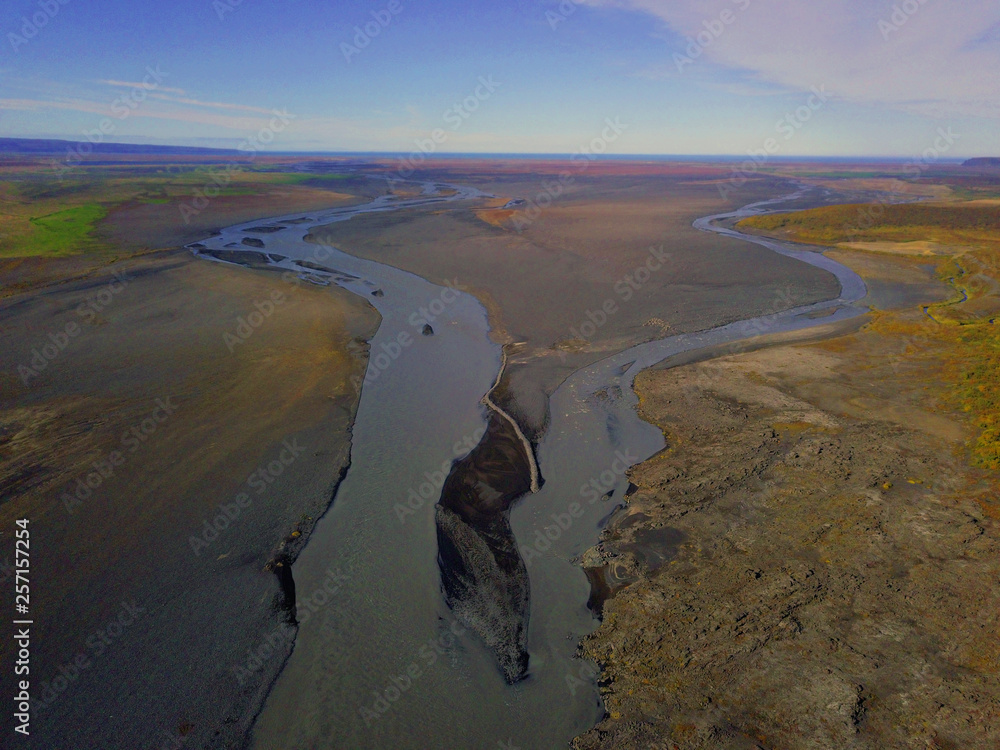 Wall mural island - vulkane, geysir, küsten und traumhafte straßen aus der luft gefilmt mit drohne dji mavic 2