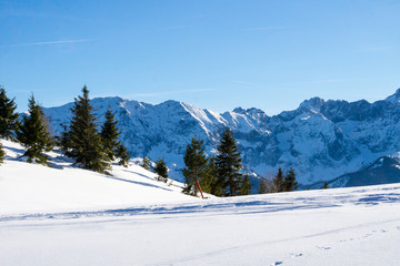 Fototapeta na wymiar Winterlandschaft in den Alpen bei schönen Wetter