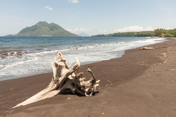 Vulkan, Strand, Tropen, Urlaub © Andreas Gruhl